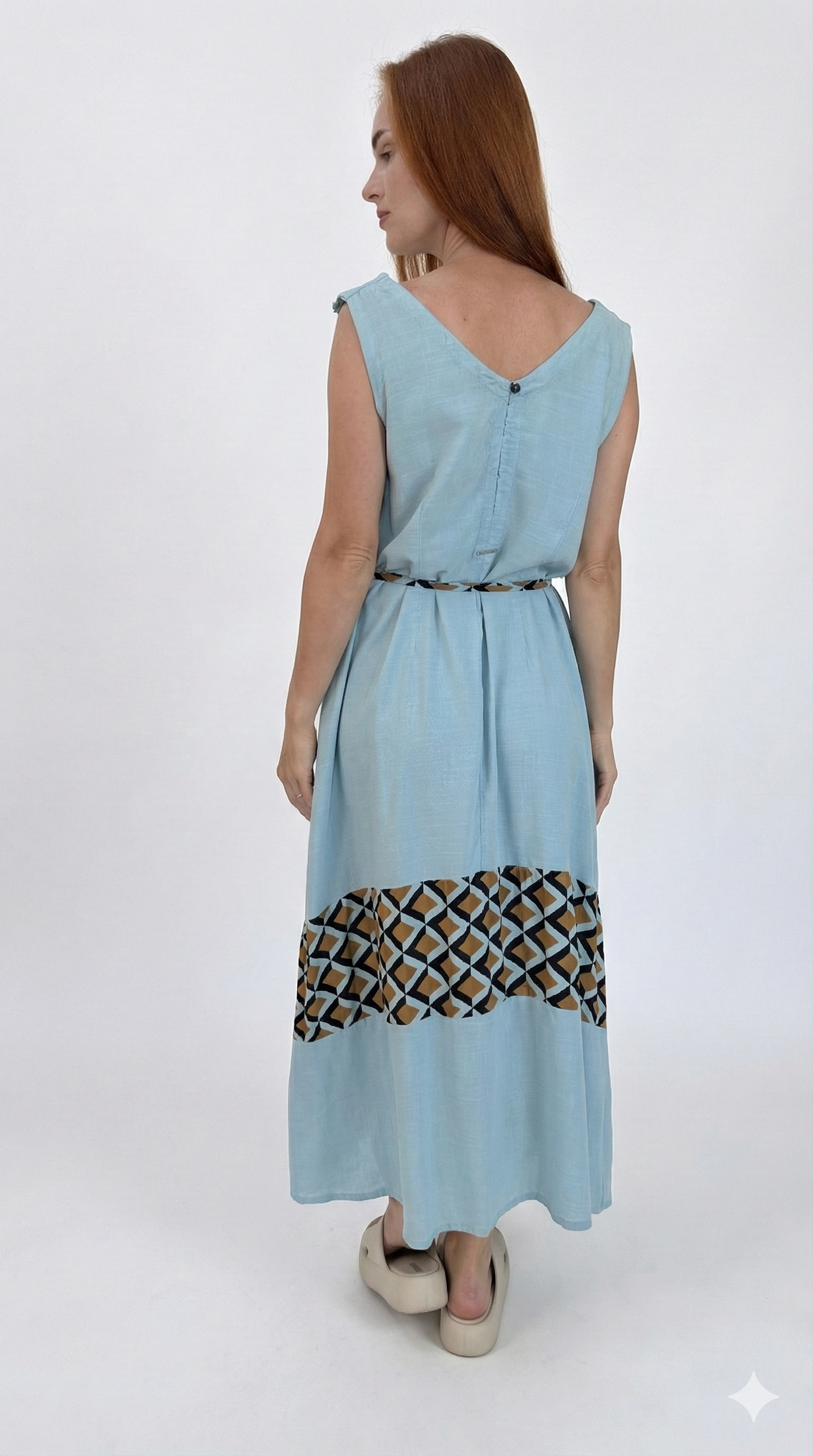 Vestido com barra estampada e cinto opcional