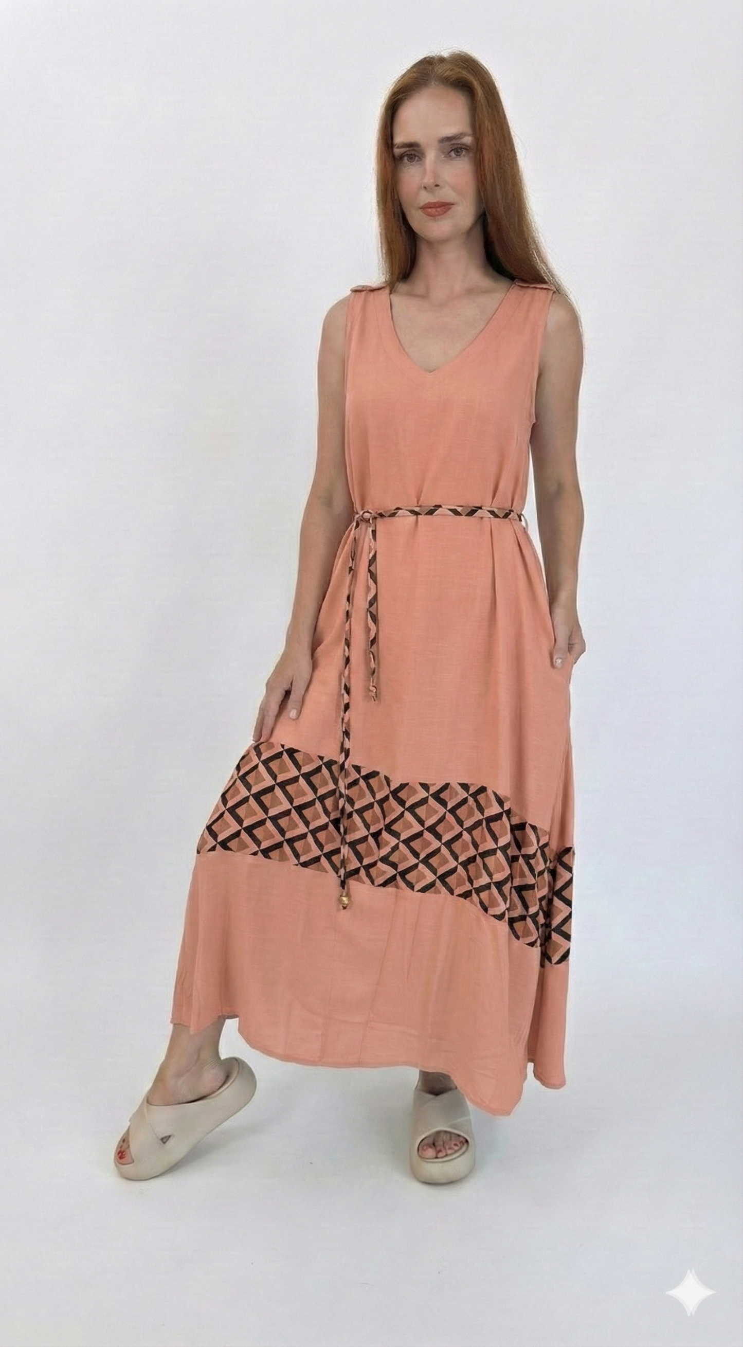 Vestido com barra estampada e cinto opcional