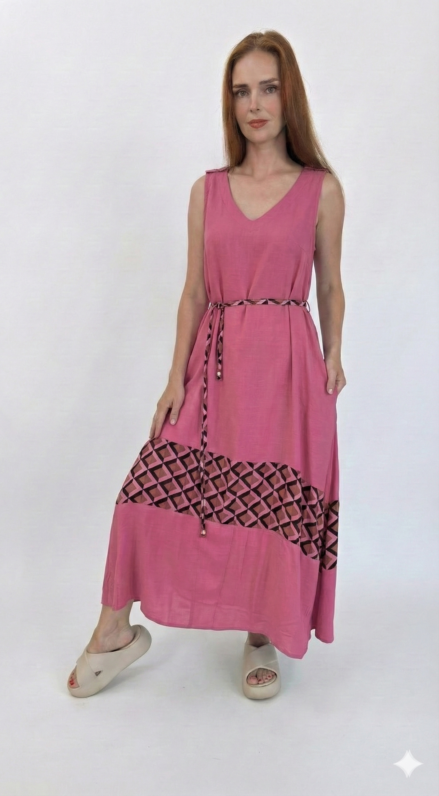 Vestido com barra estampada e cinto opcional