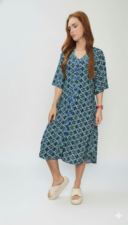 Vestido com botões frontais e cinto para ajuste atrás