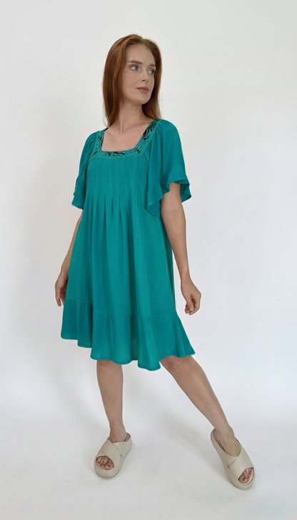 Vestido com decote quadrado curto