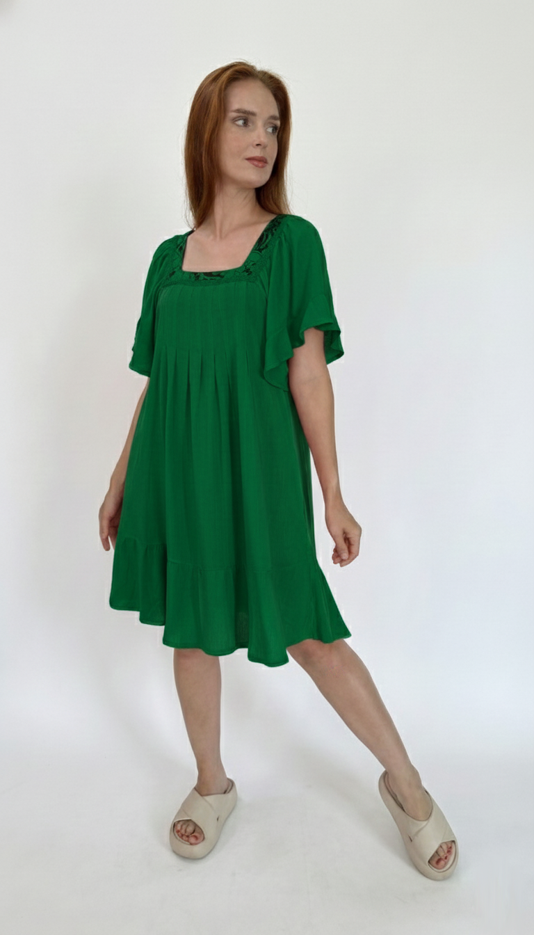 Vestido com decote quadrado curto