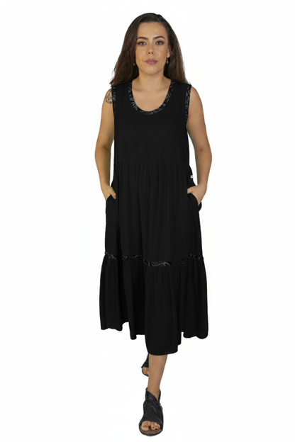 Vestido_com_detalhes_estampados_e_bolsos_laterais_42