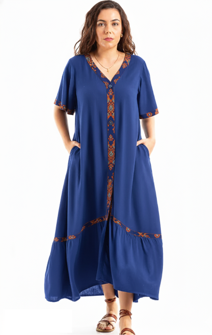 Vestido com frente assimétrica e botões grandes