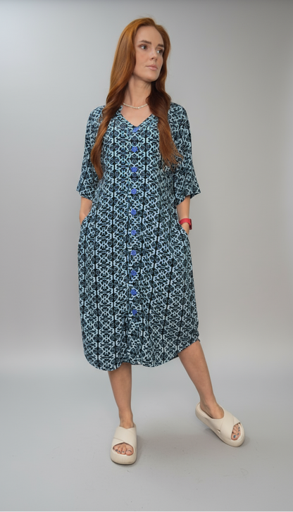 Vestido com gola padre e cinto para ajuste atrás