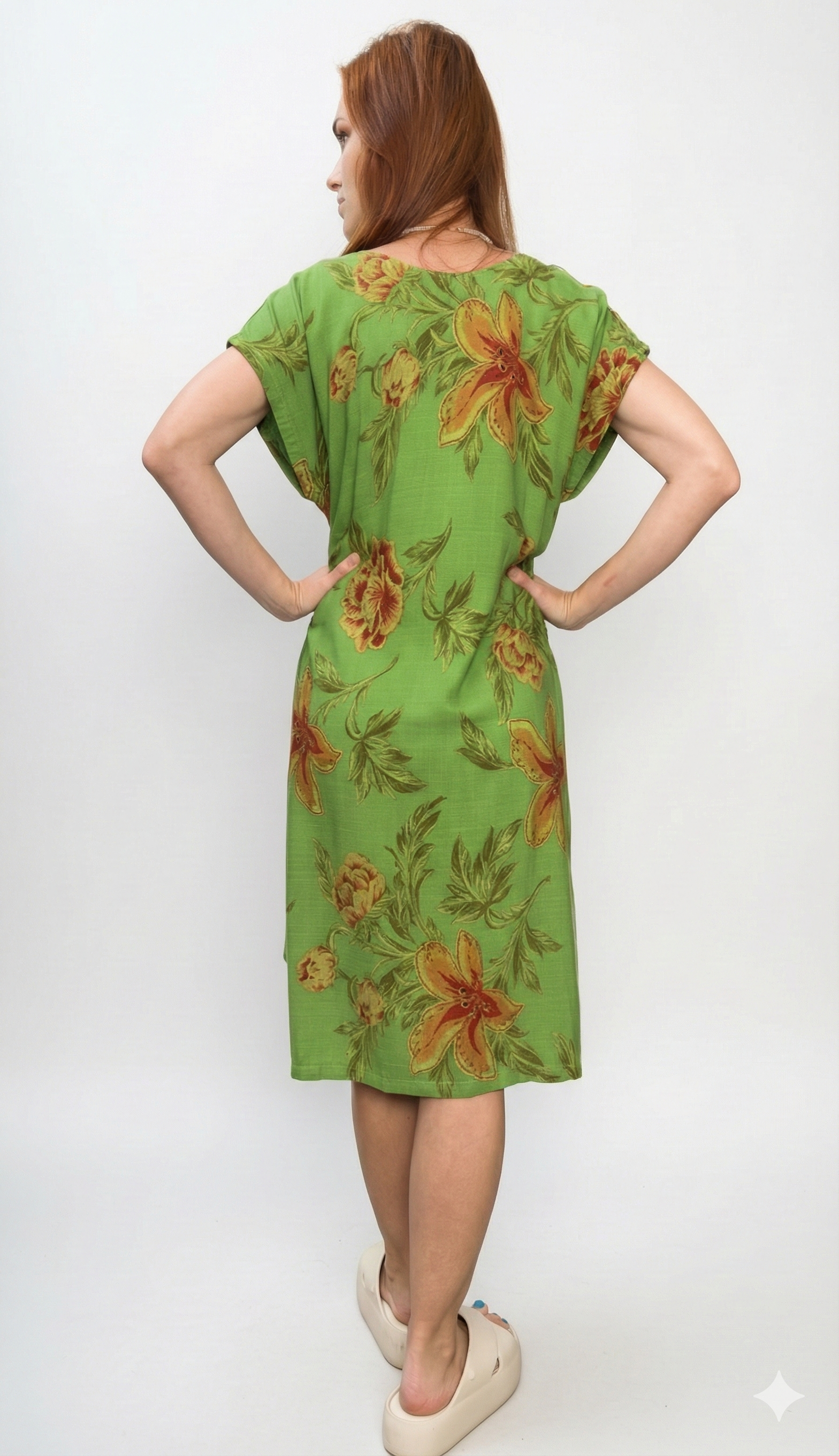 Vestido curto com barra mullet e ajuste na cintura