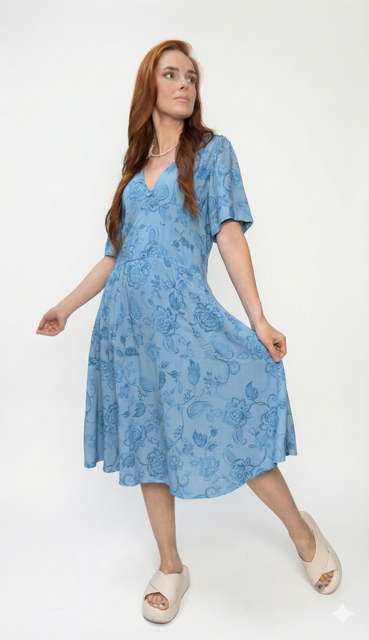 Vestido curto com decote V e flor de crochê