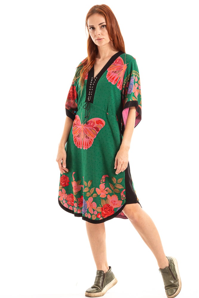 Vestido curto estampado com detalhes lisos