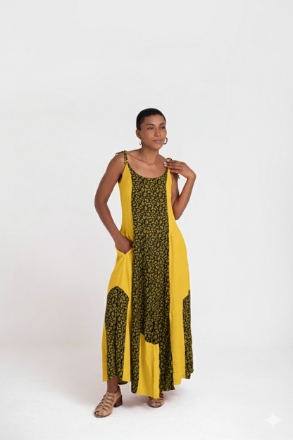 Vestido de alças finas e recorte na barra