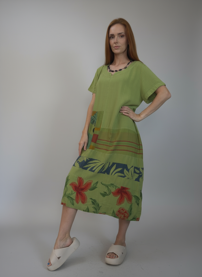 Vestido de patchwork com bolso grande na frente