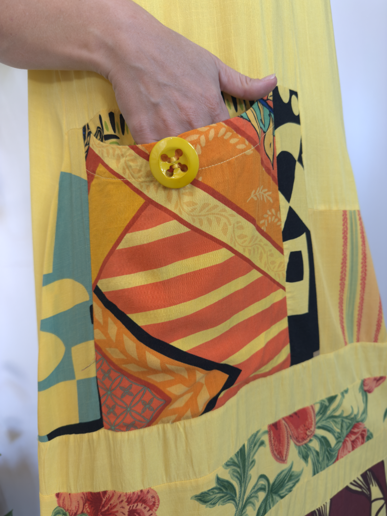 Vestido de patchwork com bolso grande na frente