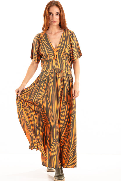 Vestido longo com bolsos externos e detalhe de flor de crochê