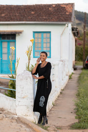 Vestido longo com cordao de croche e carimbos