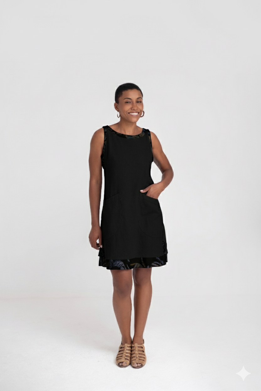 Vestido tubo curto com detalhes estampados