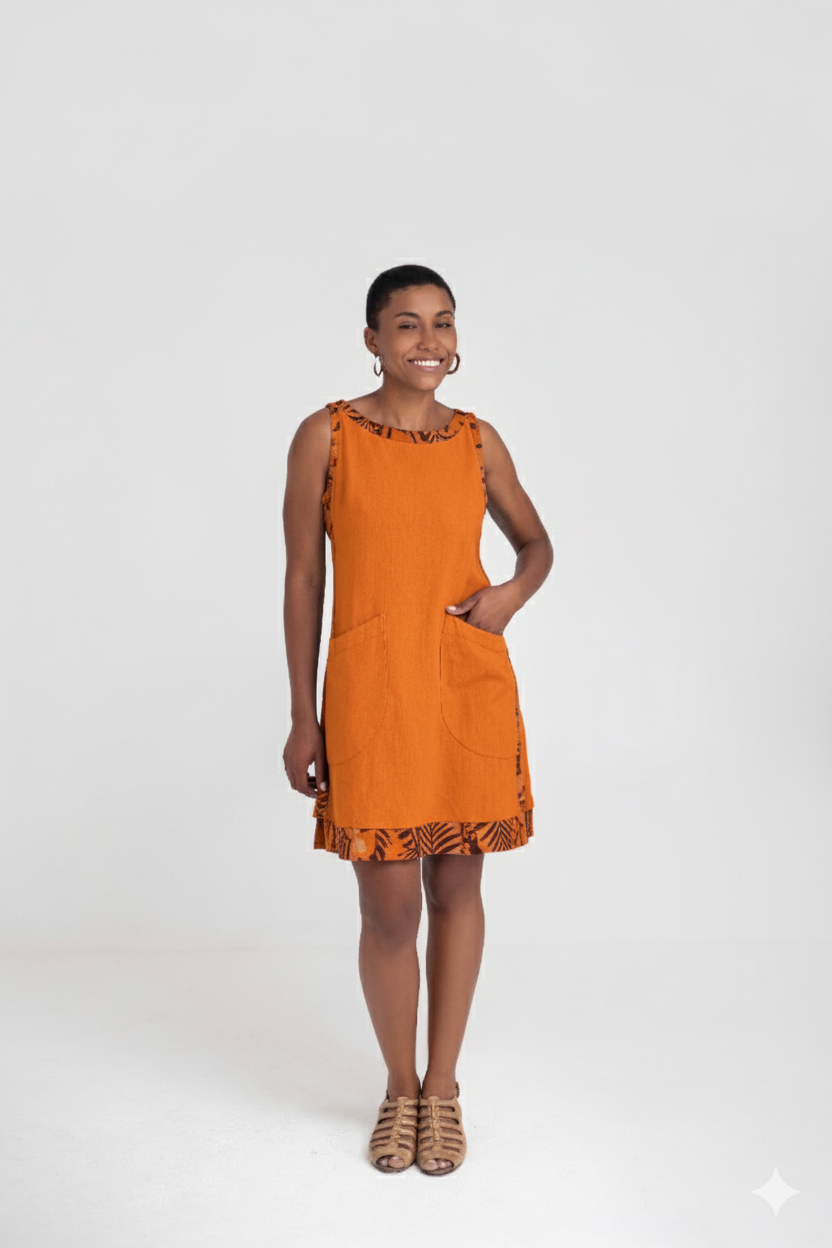 Vestido tubo curto com detalhes estampados